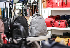 &bdquo;Outlet Park&ldquo; įsikūrusi &bdquo;Bags & More&ldquo; &ndash; atsinaujino: tokių pokyčių nerasite kitose &scaron;io tinklo parduotuvėse 
