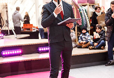 &Scaron;ventinis spindesys ant podiumo &ndash; &bdquo;Catwalk&ldquo; kalėdinis madų &scaron;ou &bdquo;Vilnius Outlet&ldquo;