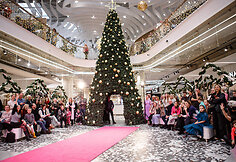 &Scaron;ventinis spindesys ant podiumo &ndash; &bdquo;Catwalk&ldquo; kalėdinis madų &scaron;ou &bdquo;Vilnius Outlet&ldquo;