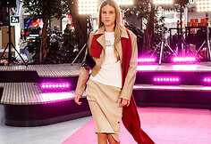 &Scaron;ventinis spindesys ant podiumo &ndash; &bdquo;Catwalk&ldquo; kalėdinis madų &scaron;ou &bdquo;Vilnius Outlet&ldquo;