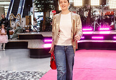 &Scaron;ventinis spindesys ant podiumo &ndash; &bdquo;Catwalk&ldquo; kalėdinis madų &scaron;ou &bdquo;Vilnius Outlet&ldquo;