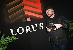 Įspūdingoje erdvėje &bdquo;Porsche&ldquo; automobilių apsuptyje &ndash; įmonių grupės &bdquo;Lorus&ldquo; &scaron;ventė