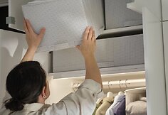 Žvilgsnis į Orijaus spintą: kaip joje telpa keli šimtai marškinėlių?