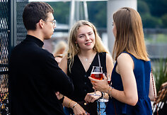 Rožinė premjera Kaune: A. Tapinas su „Volfas Engelman Nealkoholinis“ pristatė Nidos festivaliui sukurtą gėrimą
