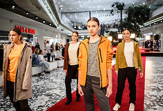 Rudens spalvos ant podiumo – „Catwalk“ pristatė naujojo sezono kolekcijas „Vilnius Outlet“ gimtadienyje