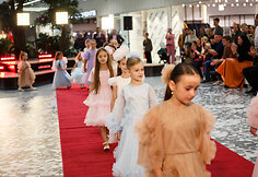 Rudens spalvos ant podiumo – „Catwalk“ pristatė naujojo sezono kolekcijas „Vilnius Outlet“ gimtadienyje