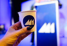 M1 Lounge Muzikos salėje