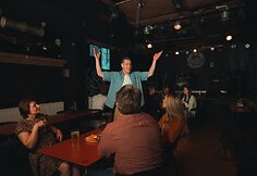 Stand-up šou „Sudeginti tiltai 2“ video filmavimo užkulisiai /Organizatorių nuotr.