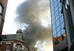 Dūmai matomi Londono centre