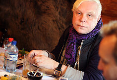 Borisas Moisejevas prie stalo