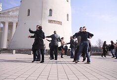 Šokiai prie Vilniaus katedros