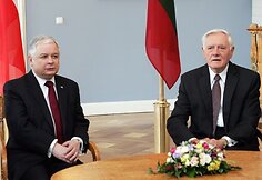 Lenkijos Respublikos Prezidentas Lechas Kačynskis (Lech Kaczyński) ir Lietuvos Respublikos Prezidentas Valdas Adamkus