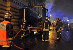 Protesto dalyvių padegtas automobilis