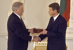 LR prezidentai Valdas Adamkus ir Rolandas Paksas 