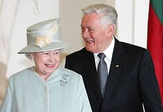 Lietuvos Respublikos prezidentas Valdas Adamkus ir Jungtinės Karalystės karalienė Elizabeth II.