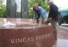 Vinco Kudirkos statulai parengta vieta.