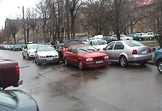 Einikis liko be ratų