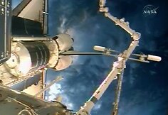 &bdquo;Endeavour" astronautai perėjo į TKS 