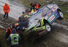 Suomis Mikko Hirvonenas vairuoja &bdquo;Ford Focus&ldquo;