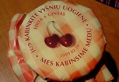 Jaunavedžių dovana svečiams - stiklainis uogienės