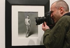 Carla Bruni, autorius Michelis Comte 