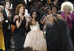Josh Groban, Susan Sarandon, Lil Kim, Aretha Franklin ir Cyndi Lauper