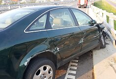 &Scaron;e&scaron;tadienio vakarą Klaipėdos Jakų žiede avariją patyrė i&scaron; Palangos Vilniaus kryptimi važiavęs automobilis &bdquo;Audi A6&ldquo;.