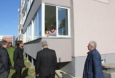 Svečiai pakviesti apžiūrėti atnaujinto Panerių gatvės kvartalo Jonavoje.