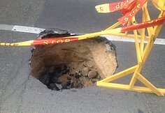 Avarija ties smegduobe Rasų gatvėje