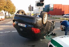 Vilniuje apvirto &bdquo;Toyota Auris&ldquo; automobilis