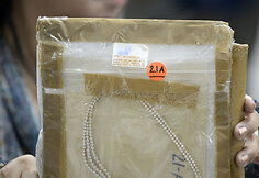 Ilgai slėptos Imeldos Marcos brangenybės