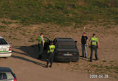 Policija prie automobilio BMW