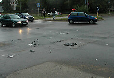 Automobilių duženos avarijos vietoje