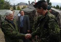 Valdas Adamkus pratybose
