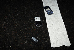 Sudužęs žuvusiojo telefonas