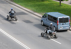 Nuo policijos sprunkantys keturračiai