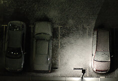 Apsnigti automobiliai