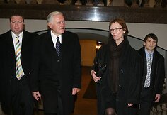 Prezidentas Valdas Adamkus su palyda