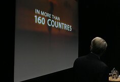 Susirinkusieji į lietuviško „National Geographic“ versijos pristatymą ne tik išgirdo įdomybių apie žurnalo leidybos virtuvę, bet ir galėjo apžiūrėti kada nors jame publikuotų nuotraukų parodą.