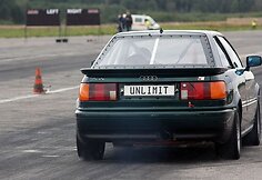 Iš išorės rekordą padėjęs pasiekti „Audi S2“ nedaug skiriasi nuo standartinio modelio.
