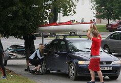 Sekmadienį Vilniuje startavo baidarių žygis &bdquo;Baltijos keliui dvide&scaron;imt metų!&ldquo;. Jo dalyviai irkluodami ketina pasiekti Taliną.