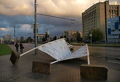 Nuvirtęs stendas sukėlė pavojų vairuotojams.