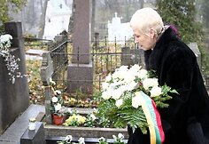 Seimo Pirmininkė lankė kapus.
