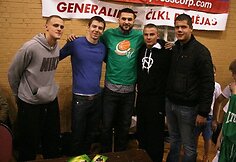 Lietuvos vyrų rinktinės lyderiui vaikai pademonstravo savo sugebėjimus ir įteikė tortą su 26-iomis žvakutėmis.
