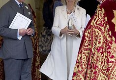 Princas Charlesas ir žmona Camilla Parker-Bowles bendrauja su Vindzoro klebonu