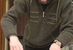 Stiklininkas A.Rimkevičius akademijos dalyvius mokė pjauti, klijuoti ir sukepinti stiklą.