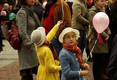 Kristina Savickytė-Damanskienė su dukromis Justina ir Gabija