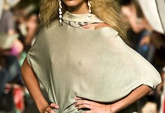 Dizainerės Leilos Hafzi pavasario/vasaros 2009 kolekcijos modelis