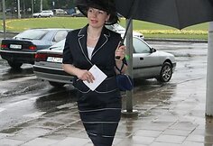 Į monarchės gimtadienio &scaron;ventę svečiai rinkosi per lietų 