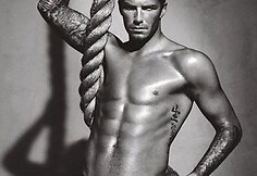 Anglijos futbolo žvaigždė reklamuoja „Giorgio Armani“ apatinius